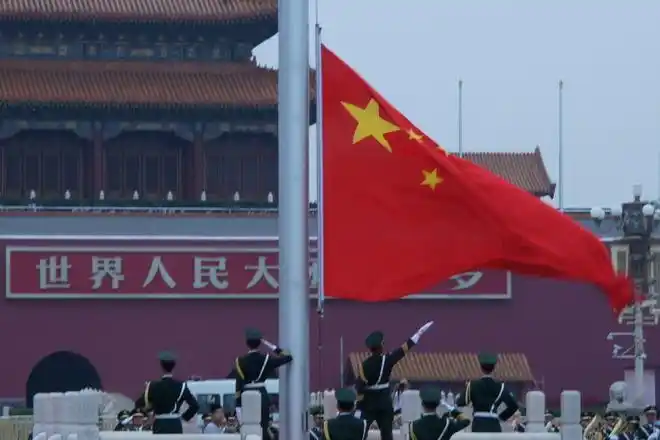 天安门旗杆326米为何国旗却只升到283米你知道其中的原因吗