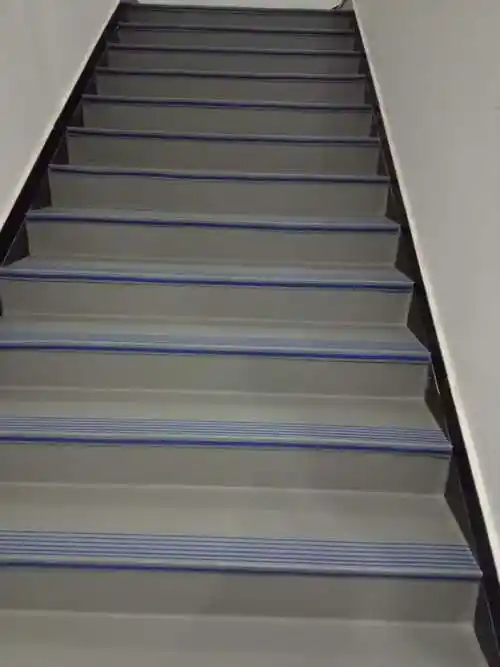 pvc塑胶地板专卖-运动地胶-舞蹈室地胶-办公地毯-塑胶楼梯踏步-地胶