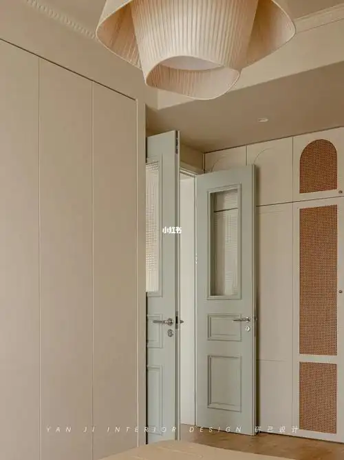 一个薄荷色双开门 让奶油风卧室有了森系感