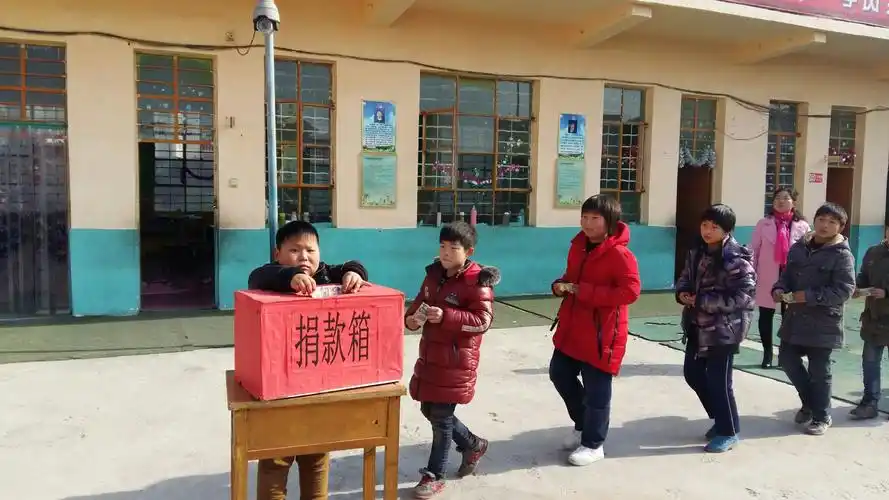 姜营小学学雷锋活动月之爱心捐助