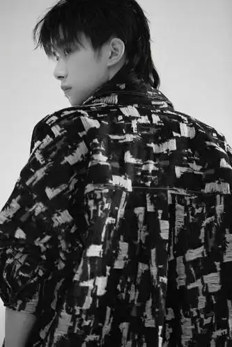 原创又见鲻鱼头易烊千玺街舞2造型亮相每期都换新造型每款都a爆