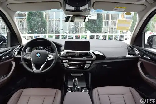 【宝马x32018款xdrive 25i 豪华套装 国v内饰全景正拍汽车图片-汽车