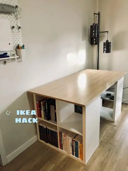 而且,因为用了#宜家ikea  两个4x4的书架代替了桌脚,所