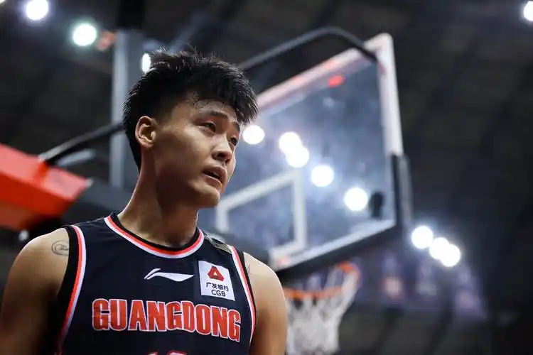 广东男篮官方宣布赵睿身体极度不适脚伤加重将休养和一段时间