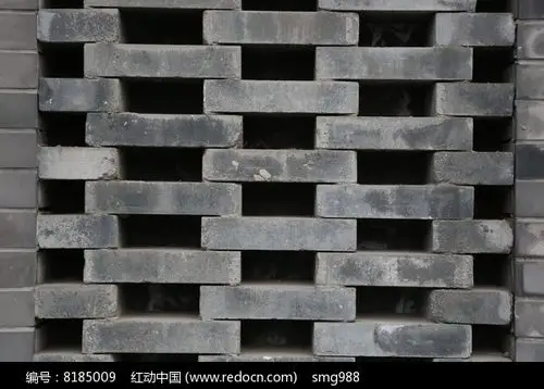 青砖镂空墙面