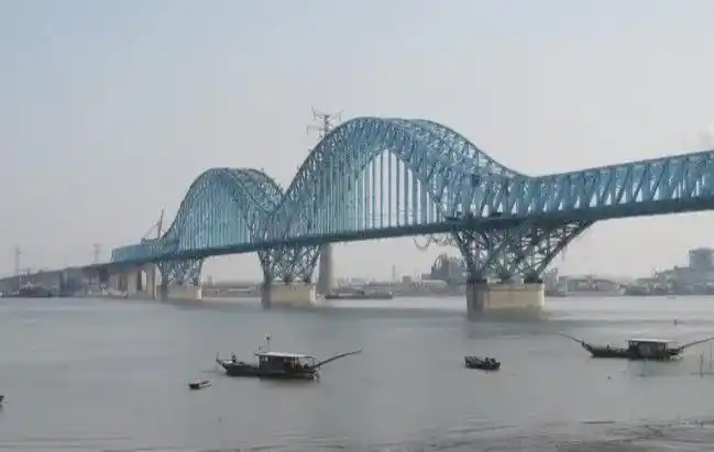 也是中国最长的铁路桥及中国最长大桥之一,仅次于丹昆特大桥