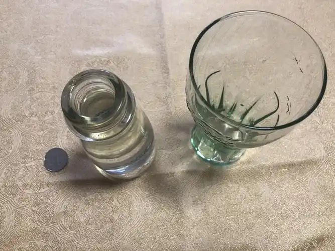 写美篇小朋友们需要的材料很简单～水,透明水杯和硬币