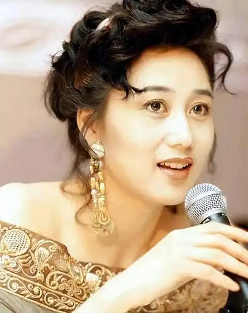 人间尤物利智被李连杰宠爱35年可甜蜜背后皆是心酸