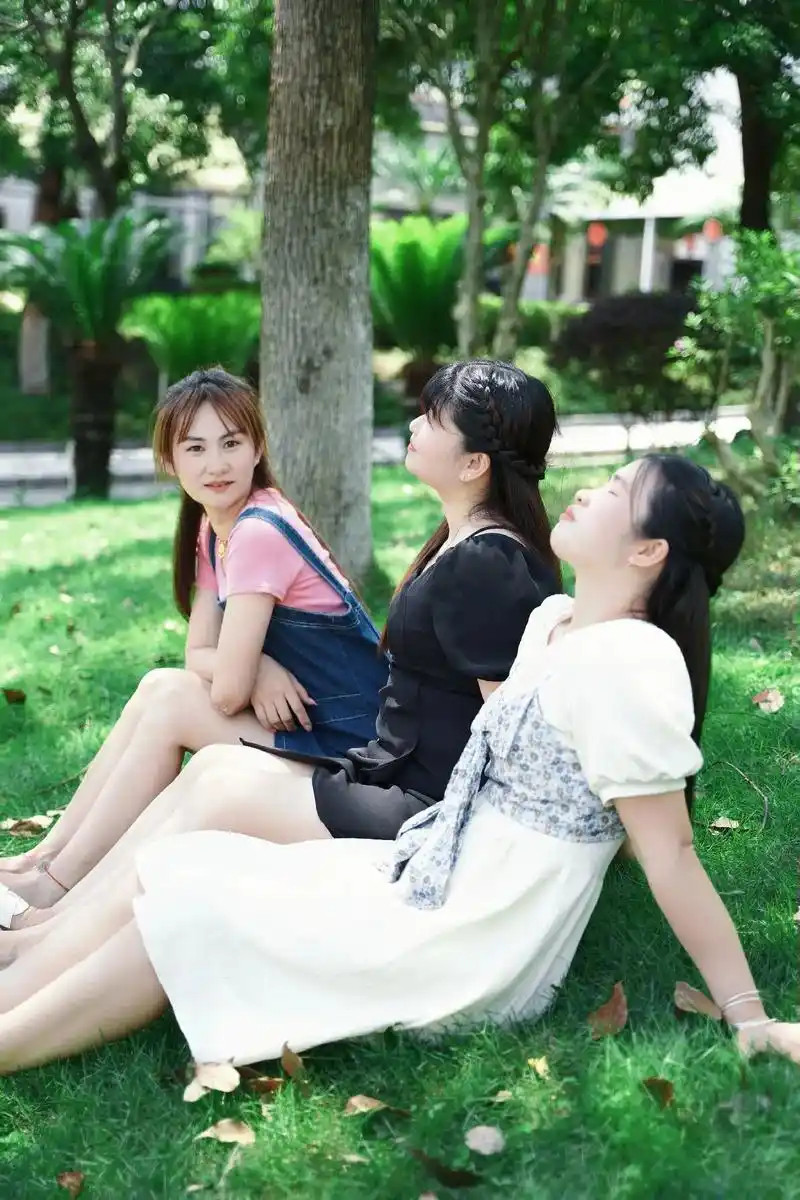三人闺蜜写真."三个人的友谊很难得,一定要多拍照留念."#少 - 抖音