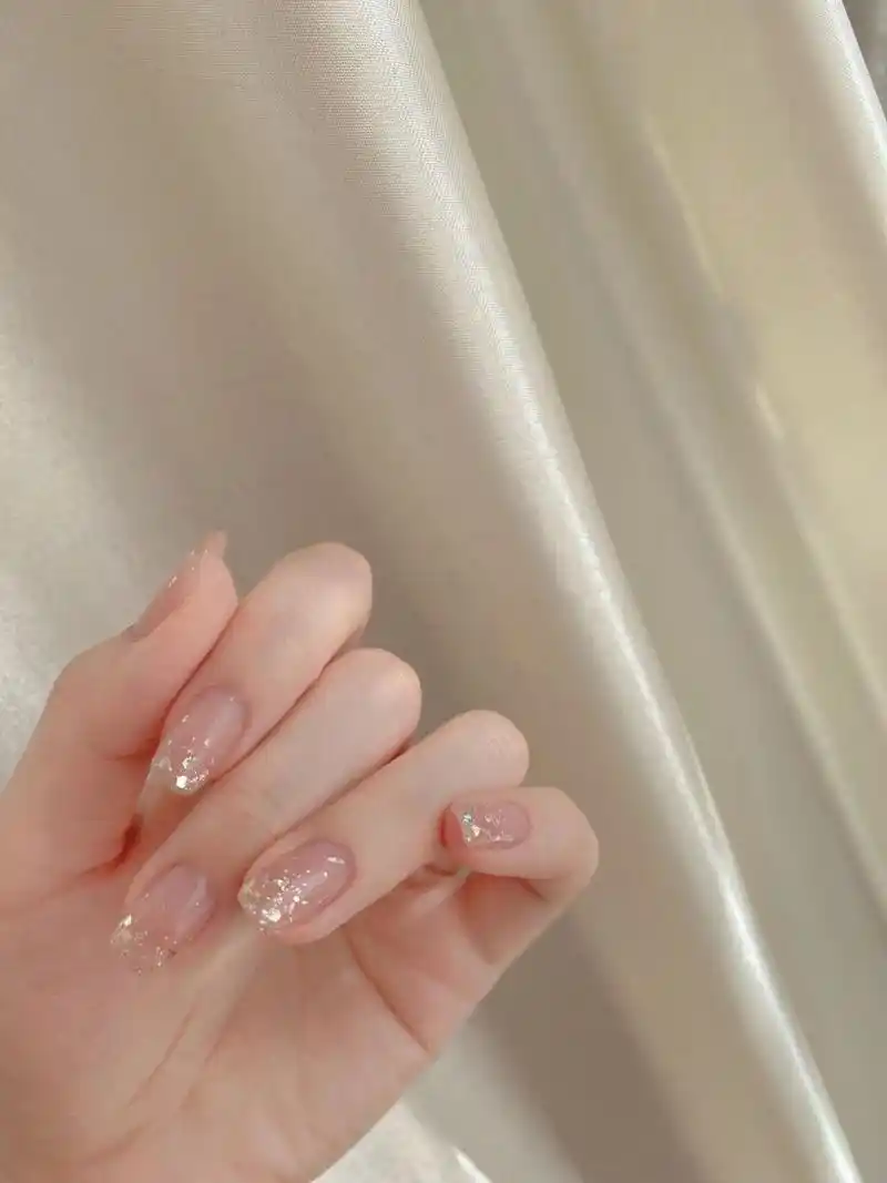 美甲|春天日常通勤仙气闪闪水晶透明感9678 做个干干净净,灯光下