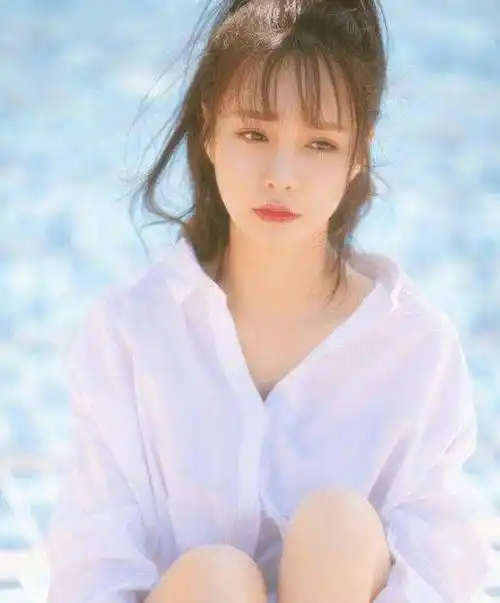 因为她们的皮肤都是偏黑的,所以就将沈梦辰衬托的格外的耀眼