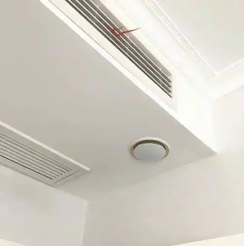 然后还要安装通往各个房间以及室外的新风管道,最后要安装新风口