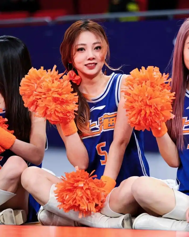 明年见  年末惊喜!cba啦啦队篮球宝贝的美照来袭🏀✨  年末岁尾,