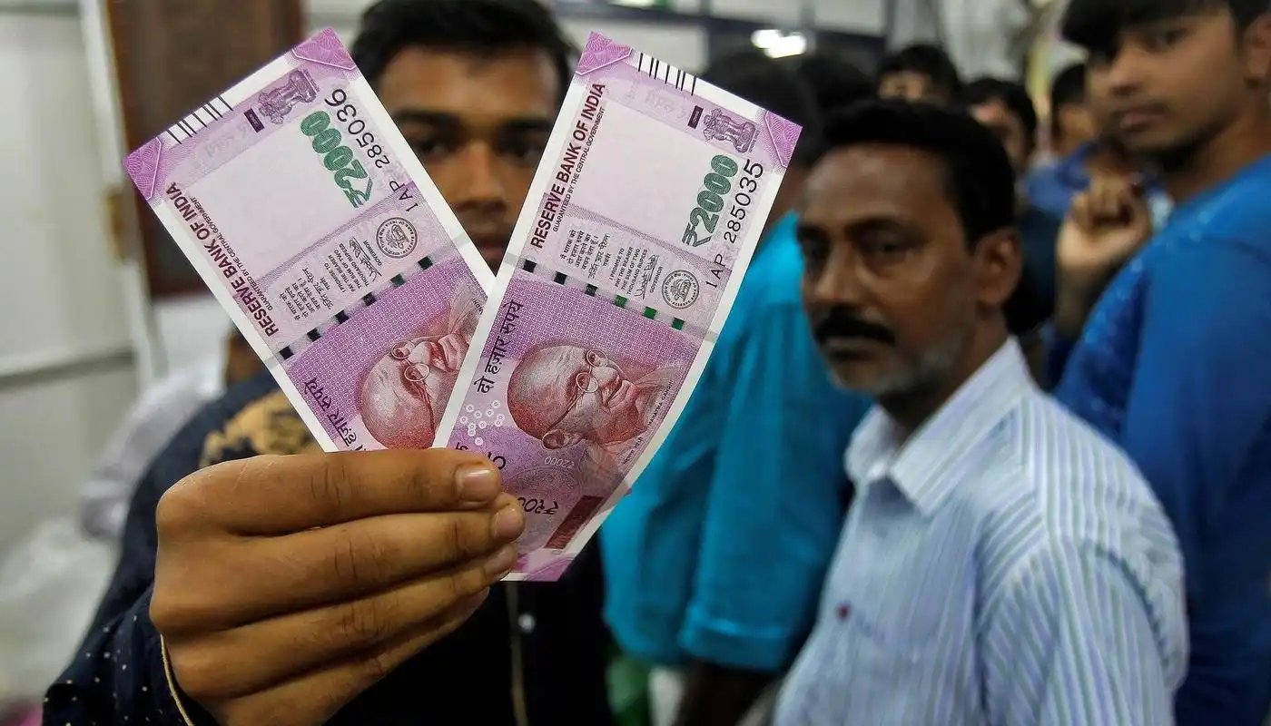 印度经济陷入"地狱模式"!现金荒又遇上高油价,莫迪大呼绝望!