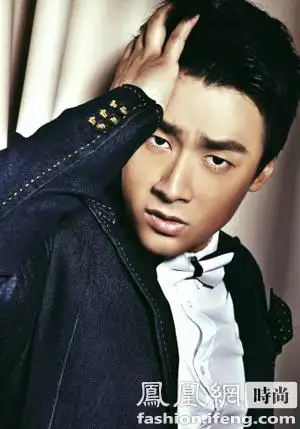 演员于清斌演员于清斌解答:用舒缓镇定单品解救肌肤肌肤的伤害,刮胡后