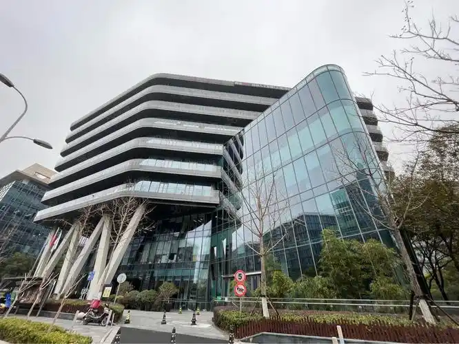 虹桥镇虹桥绿谷广场独立办公室40㎡