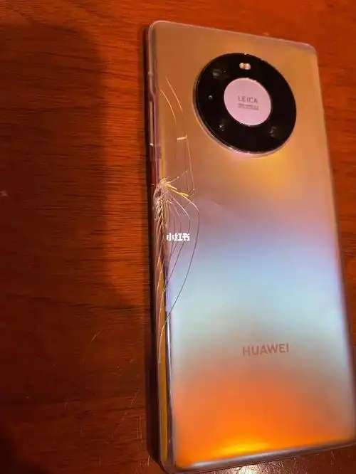 华为mate40pro后屏碎裂