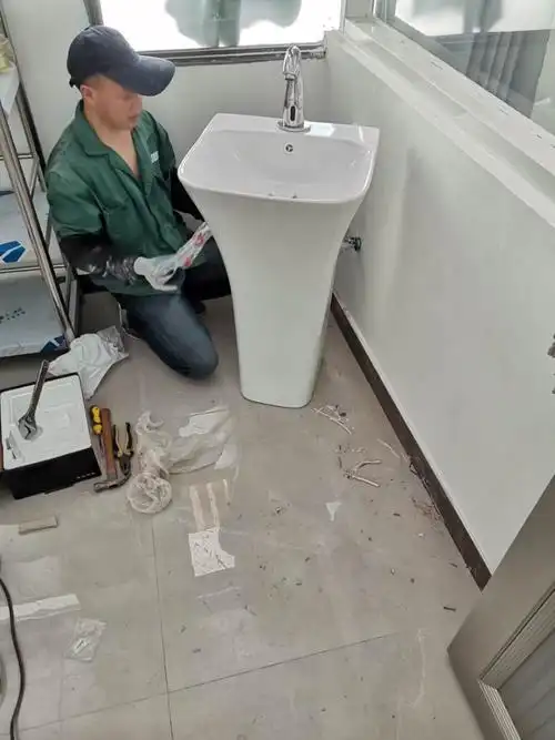 今日进行安装洗手盆工作.