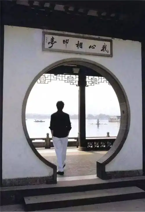 他的镜头里,藏进了张国荣的花样年华