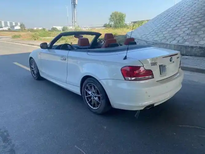 新到12年11月进口宝马120i敞篷轿跑一台全车