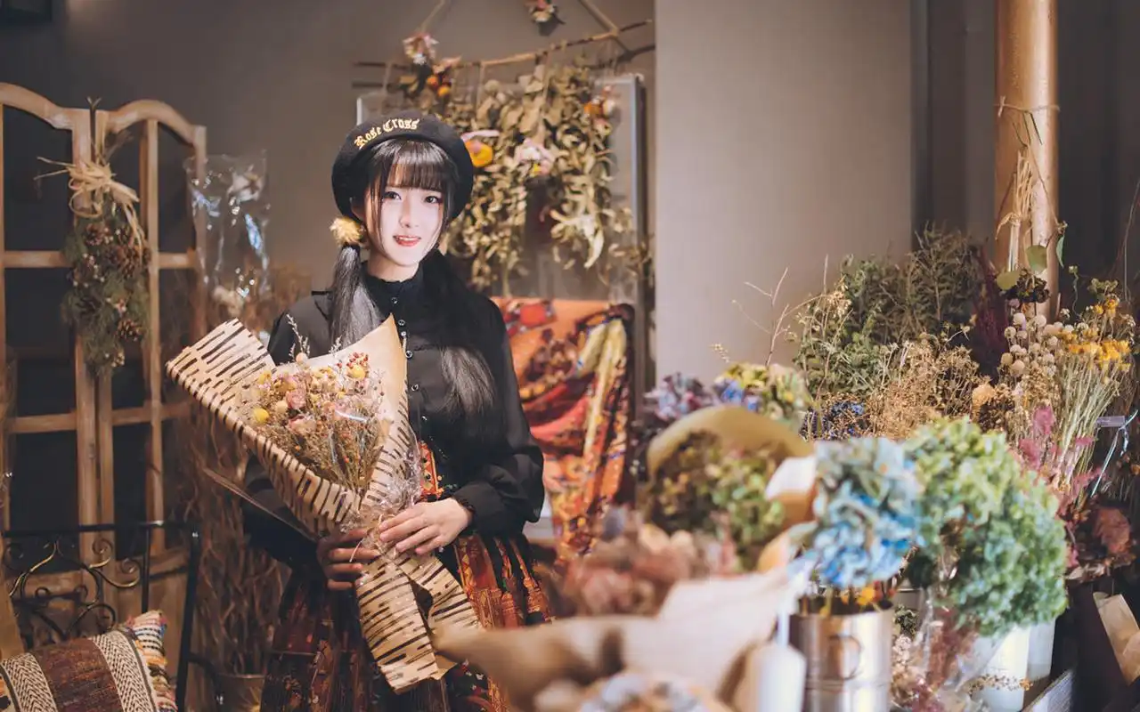 复古洋装美女居家写真图片桌面壁纸高清大图预览1920x1200_美女壁纸