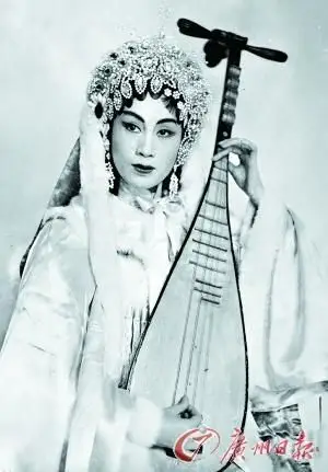 红线女追悼会广州举行 其子致悼词痛哭失声