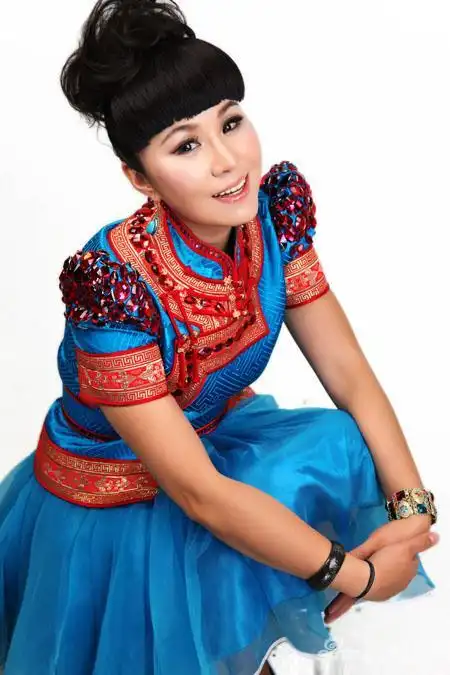 乌兰托娅《美丽中国乡村行》感受冬猎文化