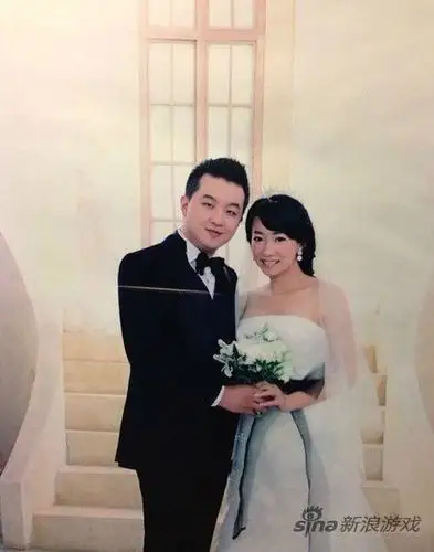 最美火炬手金晶完婚与丈夫玩魔兽相爱