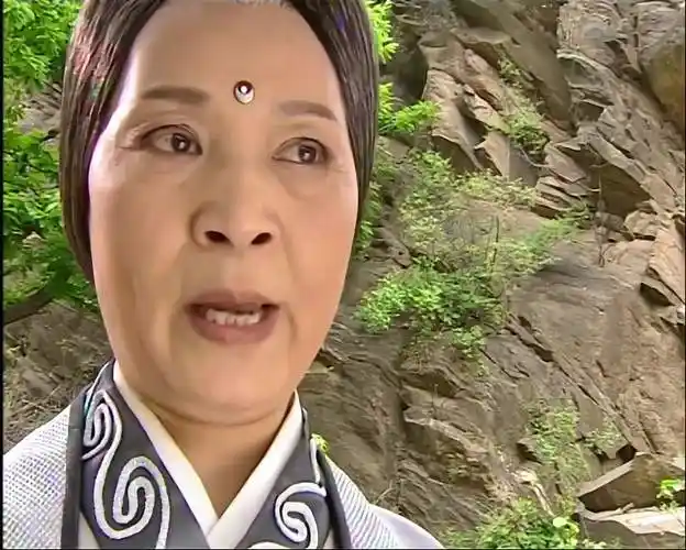 倚天屠龙记灭绝师太还是有两把刷子竟能逼退金花婆婆厉害