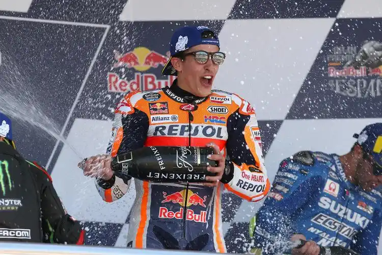 高清motogp西班牙站马奎斯轻松夺冠享受胜利