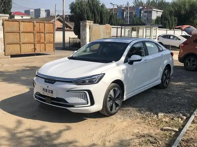 [汽车之家新闻]  日前,我们在经销商处拍摄到了北汽新能源eu7的实车.