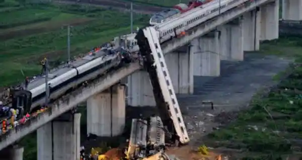 次列车与杭州站开往福州南站的d3115次列车发生动车组列车追尾事故