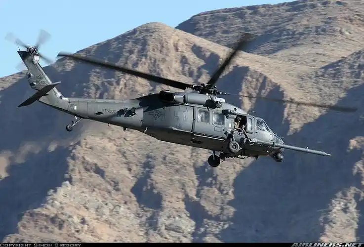 mh/hh-60g"铺路鹰"(hawk)救援直升机是在uh-60a效用直升机基础上改装