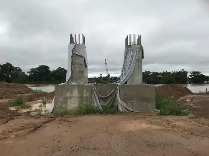 巴塞大桥0#桥台肋板施工完成,等待盖梁施工.