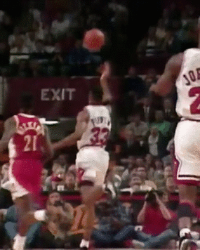 乔丹这个变态的动作,好像没谁做过了