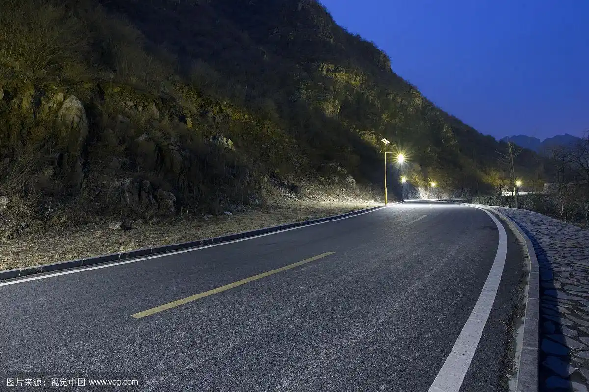 山间公路夜路