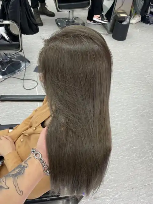 出门被人问疯狂的发色青木亚麻灰南阳染发