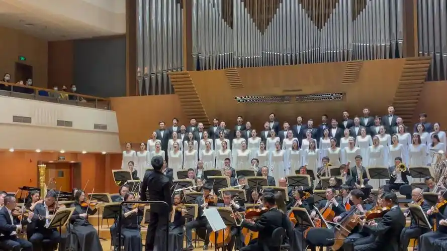 李心草老师中国交响乐团合唱团黄河大合唱怒吼吧黄河乐曲在最终章达到