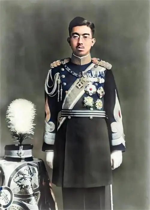 日本无条件投降后,裕仁天皇为了免死,不惜重金贿赂麦克阿瑟?