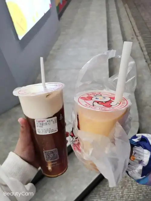 大半夜出来给这个小朋友买奶茶