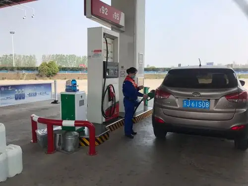 永城公司加油站借小长假促大销售