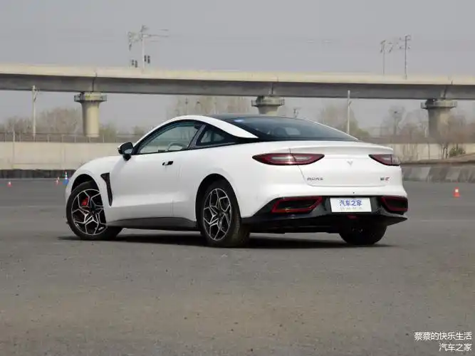 哪吒gt静态赏析未来感十足的高颜值跑车