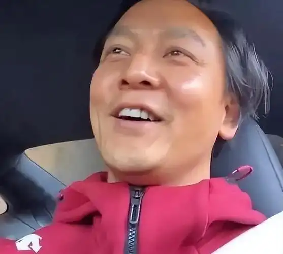 她的自拍一经发布,便在网络上引发了轩然大波.