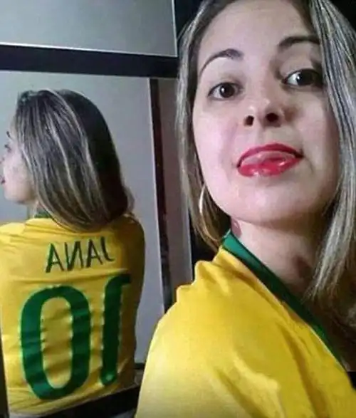 你们也注意下背景啊喂 盘点不走心的自拍(组图)