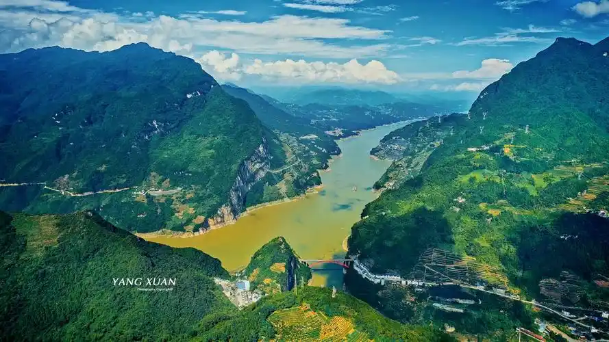 轻舟已过万重山 宜昌西陵峡风景