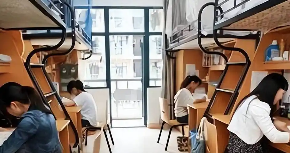 大理大学713人搬去隔壁学校?官方回应_校方_宿舍_口碑