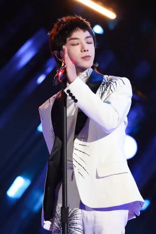 华晨宇舞台好浪漫##华晨宇舞台实时收视率登顶