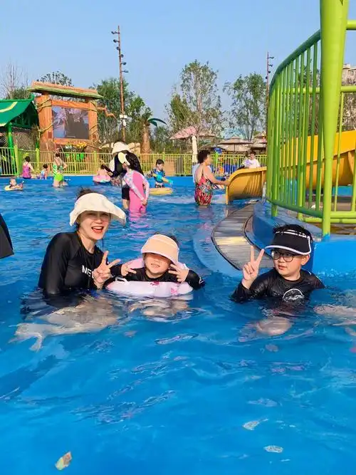 天津方特水上乐园孩子玩嗨了!