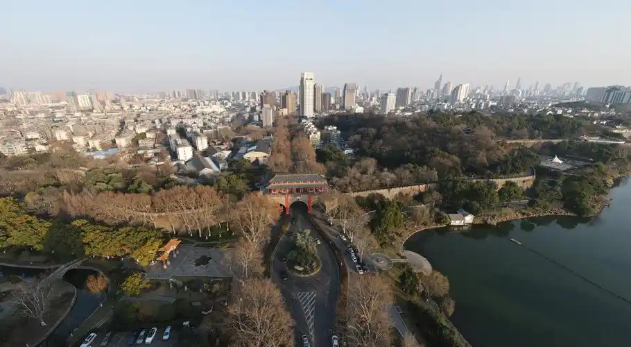 南京挹江门春联装扮迎春节