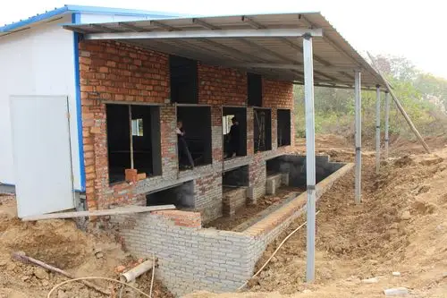 建设中的鸡舍.多多指教!